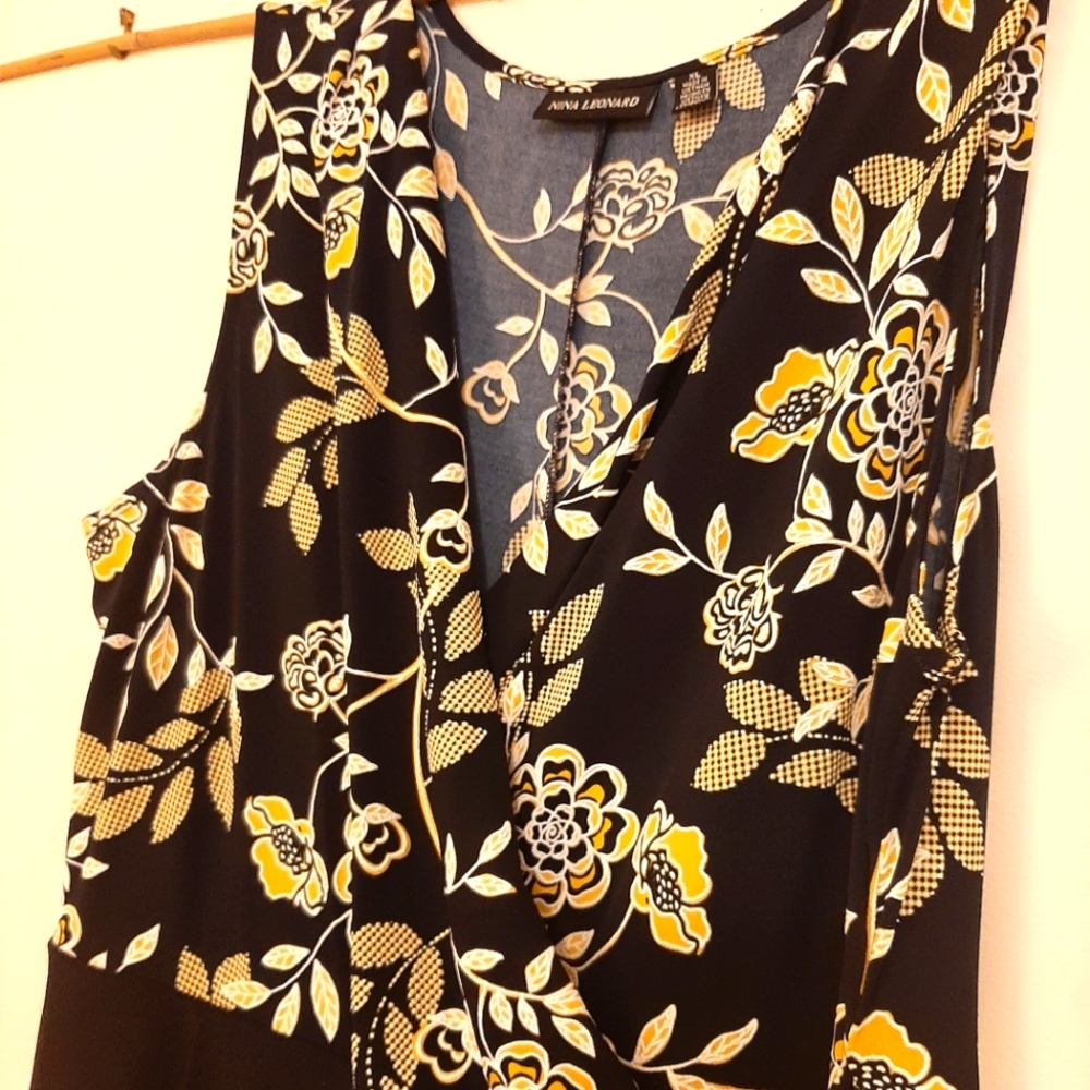 Romper XL Dark blue with white and yellow floral